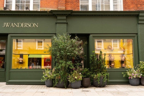 JW Anderson 携手 Burnt Fen Flowers 打造 Pimlico 精品店花艺新貌