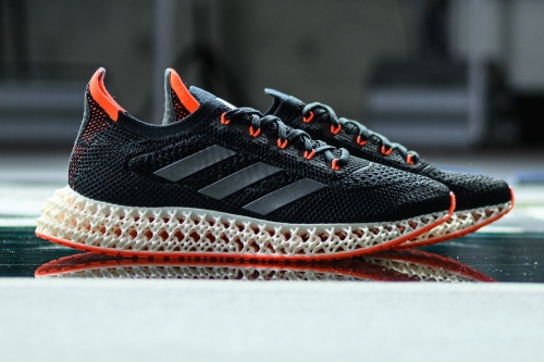 adidas 全球首款 4DFWD 最新革命性跑鞋正式登场