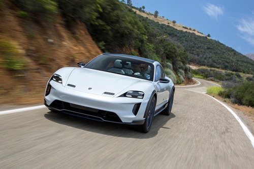 保时捷 Porsche Mission E 纯电动跑车正式命名为 Taycan