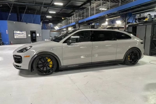 Mark Zuckerberg 展示其最新保时捷 Porsche Cayenne Turbo GT 定制车款