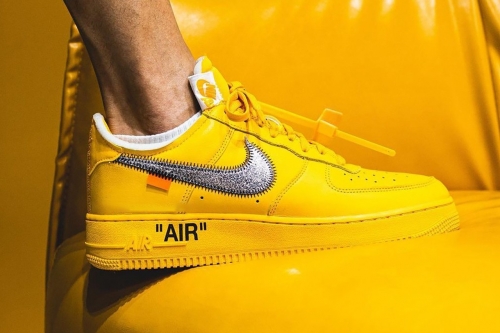 Off-White × Nike Air Force 1 最新联名配色「University Gold」鞋款即将发售