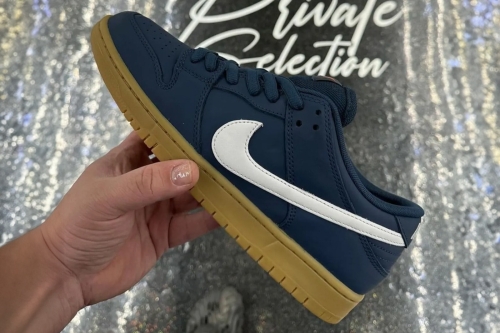 率先近賞 Nike SB Orange Label Dunk Low 全新配色「Navy/Gum」鞋款