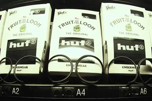 HUF 携手 Fruit of the Loom 推出联名基础款胶囊系列