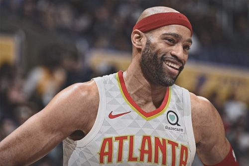 传奇球星文斯·卡特 Vince Carter 以一年 $240 万美元底薪加盟 Hawks 亚特兰大老鹰队