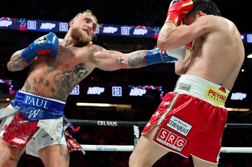网红拳手 Jake Paul 再次获胜！10 回合击败前 WBC 中量级冠军 Julio Cesar Chavez Jr.