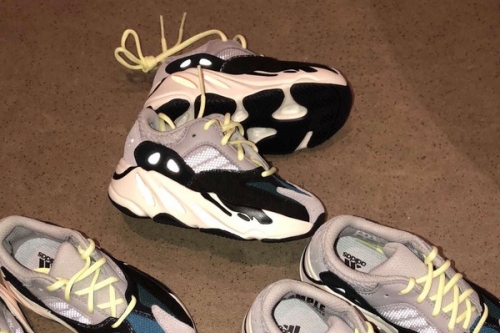 Kim Kardashian 曝光 YEEZY Wave Runner 700 童鞋版本