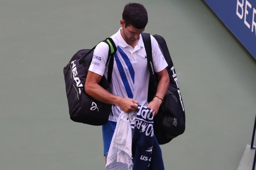 Novak Djokovic 因意外击球打中线审而遭美网终止参赛资格