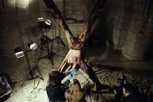 Scarlett Johansson 追击恶魔连环杀手,《The Exorcist: Martyrs》首支预告释出