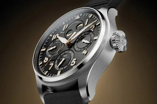 IWC 推出限量 Big Pilot’s Watch Perpetual Calendar,庆祝 Mercedes-Benz 140 周年