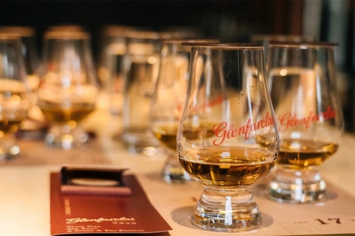 献给老派灵魂！Glenfarclas 格兰花格携手小尾巴 Tinytail 打造最新夏日慢酒体验