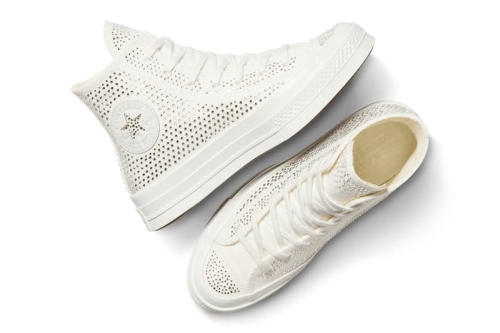 Converse 携手 Swarovski 推出要价 $450 美元联名鞋款
