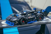 LEGO Technic 推出全新 Porsche GT4 e-Performance 积木遥控车