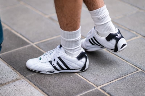 街拍 Street Style: 2026 春夏上海时装周街头鞋款趋势