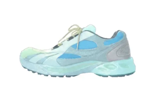 YEEZY 创办人 Ye 公开即将推出的 YEEZY 800 全新粉彩配色鞋款