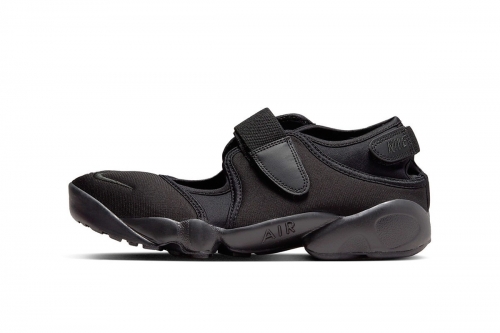 Nike Air Rift 全黑配色「Triple Black」即将回归上架