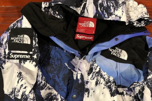 Round Two 提前发售尚未发布的 Supreme × The North Face 联名外套？