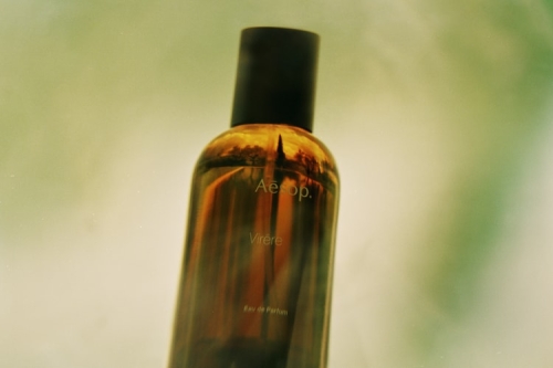 Aesop 伊索推出全新「薇绿」香水