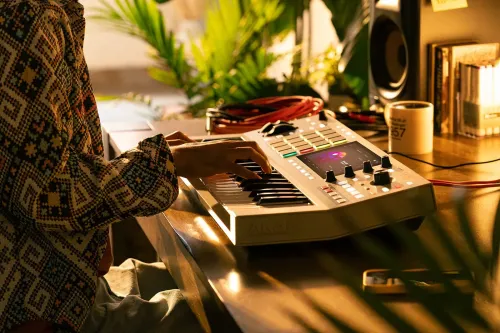 Akai 升级 MPC One 与 MPC Key 37 两款机型,效能飙升 4 倍