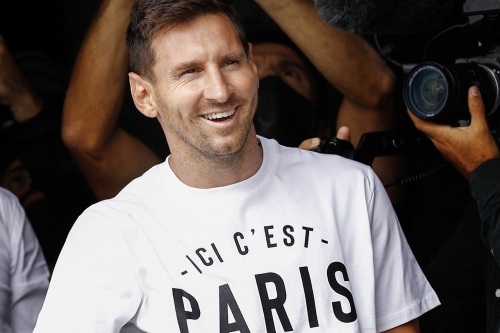 Lionel Messi 正式加入法甲豪门 Paris Saint-Germain