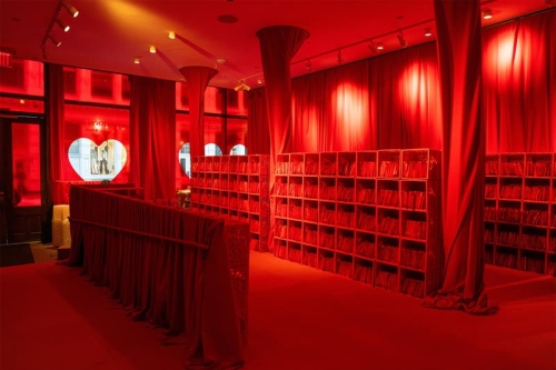 全城染红：Cj Hendry 联乘 Tony’s Chocolonely 推出 US$1 神秘礼盒快闪企划