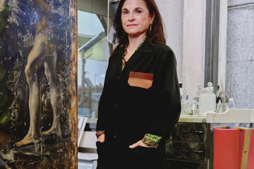 LOEWE 为 Prado 推出全新艺术修复工作服