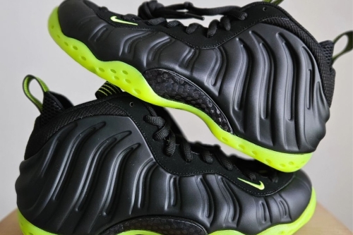 Nike Air Foamposite One 全新配色「Black/Volt」鞋款率先曝光