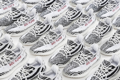 adidas YEEZY BOOST 350 V2 经典配色「Zebra」鞋款有望再次补货上架