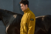 阮经天硬朗型格演绎 Stone Island「Year of the Horse」马年限定胶囊系列