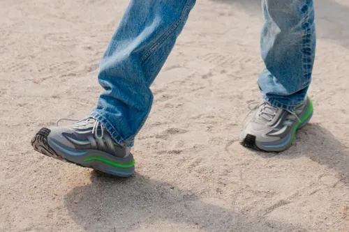 Pharrell Williams 疑似曝光 adidas Adistar Jellyfish V2 鞋款?