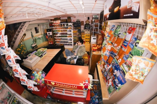 Nike 把上海小卖部变成了 Air Max Day 的游乐场