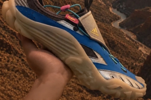 率先近赏 Pharrell Williams × adidas Water Moc「Lucid Ray Blue」联名鞋款