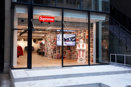 Supreme 全球门店暂时歇业