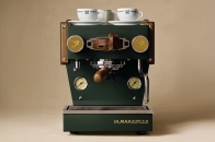 高质感咖啡生活！Café Leon Dore 携手 La Marzocco 推出全新联名系列