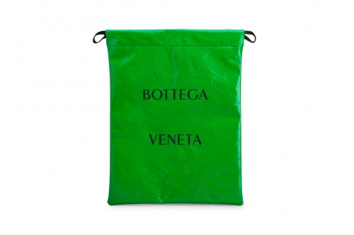 Bottega Veneta 推出新款褶皱皮革「防尘袋」