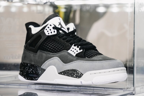 率先预览 Air Jordan 4 人气配色「Fear」鞋款近赏图辑