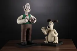 Aardman 50 周年拍卖推出原版 Wallace、Gromit 与 Feathers McGraw 木偶