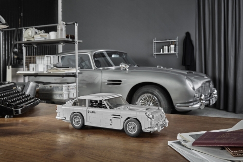 LEGO 发布 James Bond Aston Martin DB5 跑车积木模型