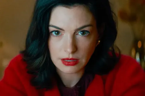 Anne Hathaway 在《Verity》诡异官方预告中堕入黑暗