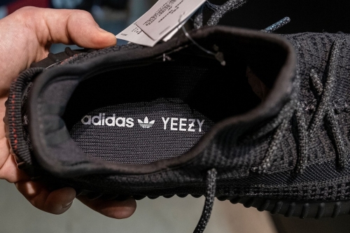 报告指出「YEEZY 库存问题」导致 adidas 营收减少 12.9 亿美元