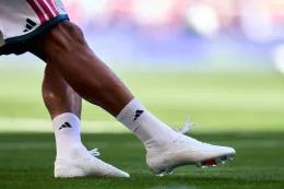 Mbappé 已转投 On，Nike 球靴却未有跟上
