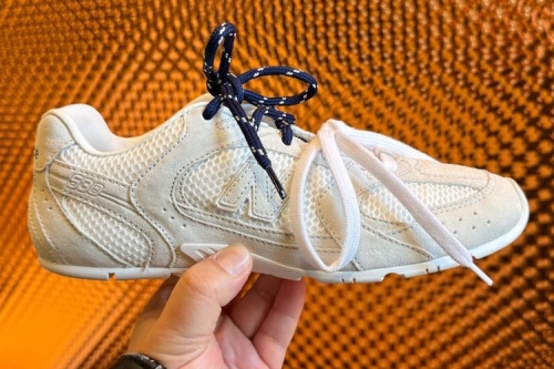 Miu Miu × New Balance 530 SL 全新联名鞋款登场