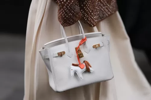 爱马仕 Hermès 首次市值正式突破 €2,000 亿欧元