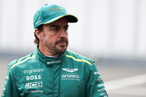 Fernando Alonso 与 F1 车队 Aston Martin 正式续签多年合约