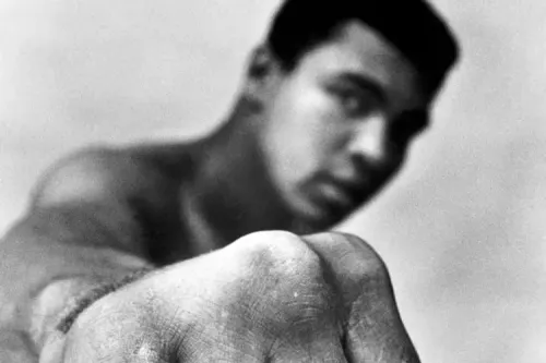 sacai × Muhammad Ali 联乘系列亮相