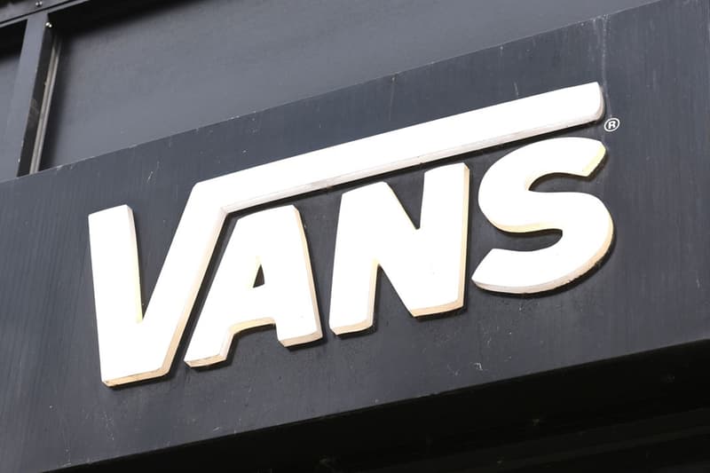 Vans 及 The North Face 母公司 VF Corporation 股价暴跌