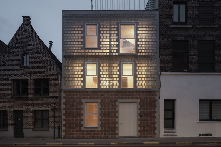 Delmulle Delmulle Architecten「Glass Brick House」以倒置式双层立面重塑窄地住宅