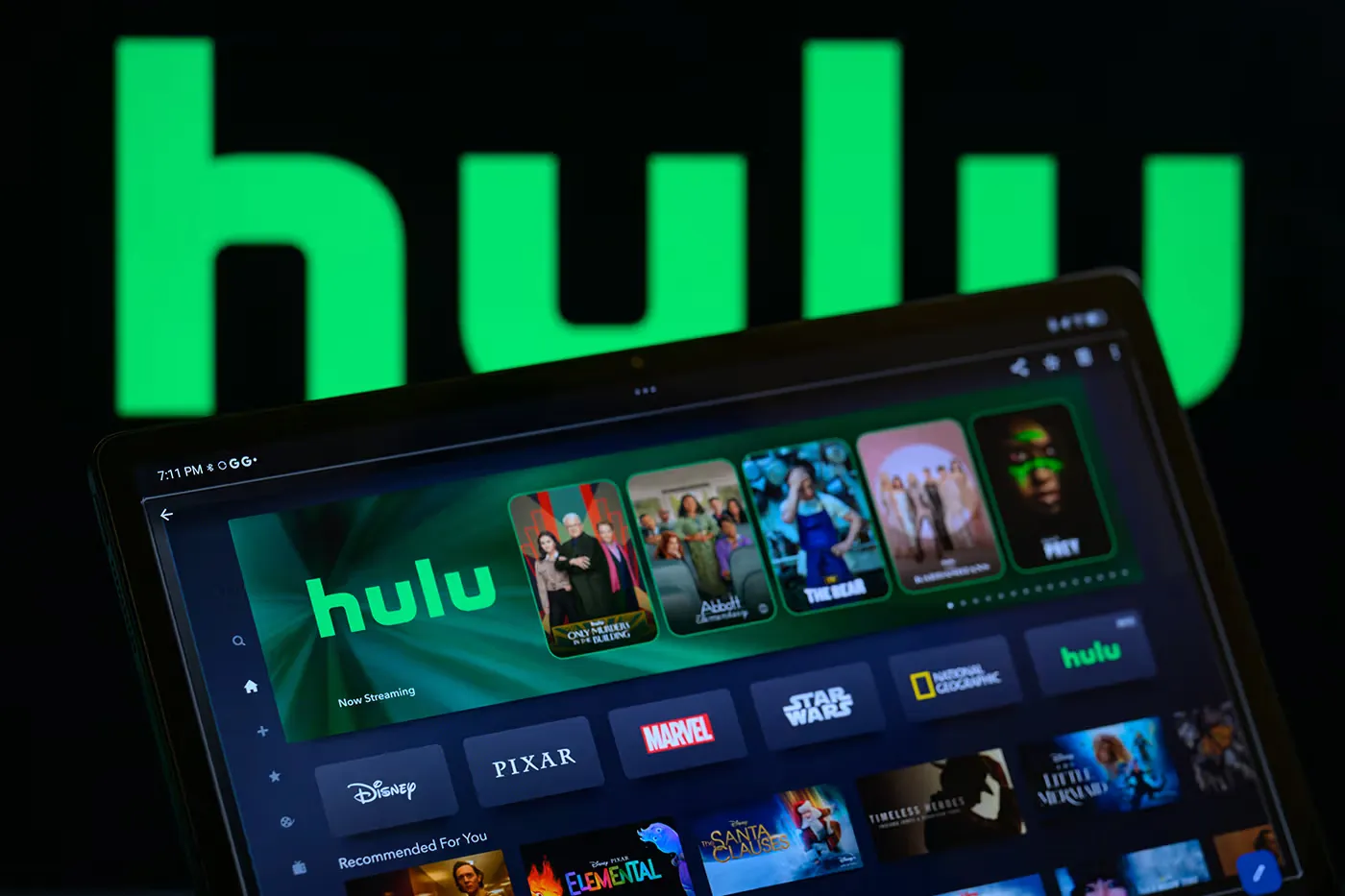 Disney 将在 2026 年淘汰独立 Hulu App，全面整合至 Disney+