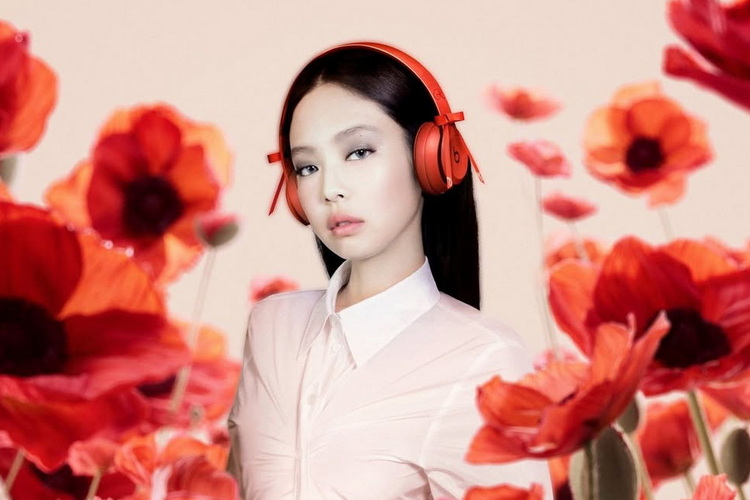 Beats 携手 Jennie 推出联名版 Beats Solo 4