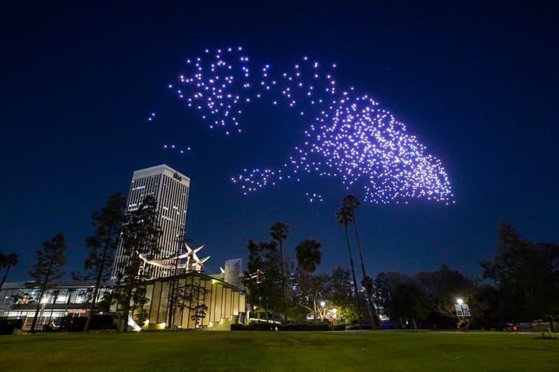 DRIFT 以 1000 架无人机点亮 LACMA 夜空