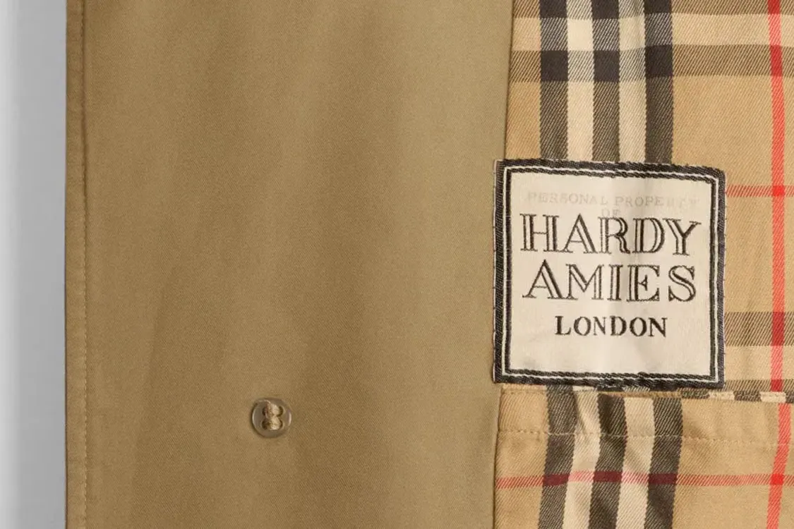 Burberry 与 V&A 宣布举办《The Burberry Trench:Crafting an Icon》展览